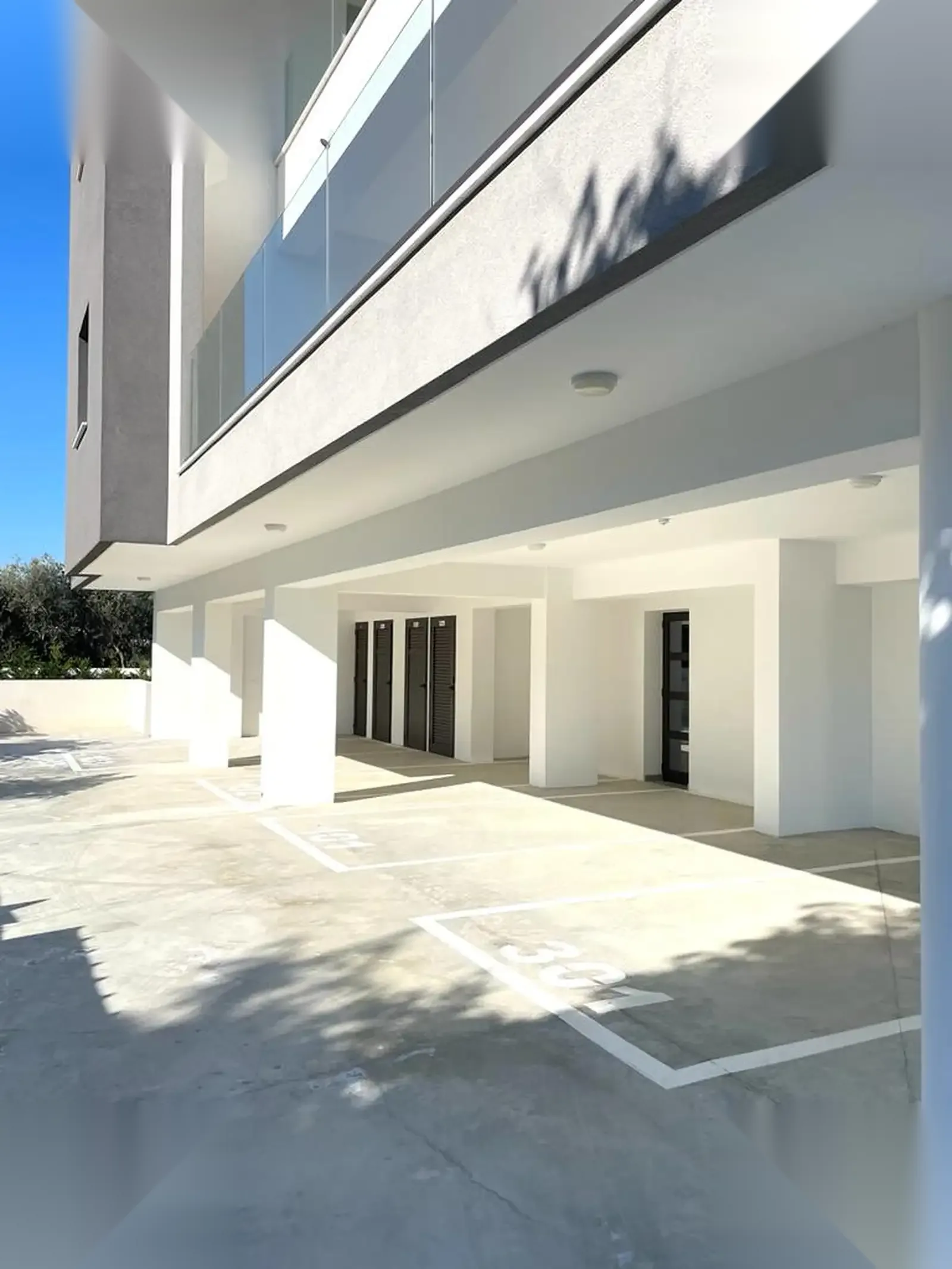 JAMAICA — interior view 4